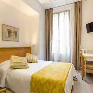 *** Hotel Busby Francia